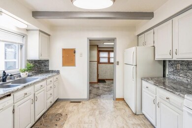 2116 E 25th St, Des Moines, IA 50317 - photo 6