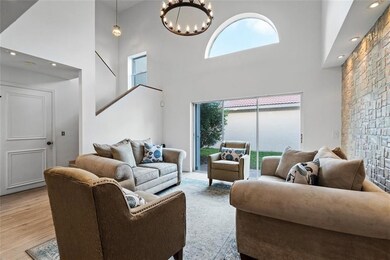 Living room w/ volume ceiling