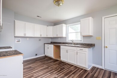 9107 New Maple Rd, Louisville, KY 40229 - photo 6