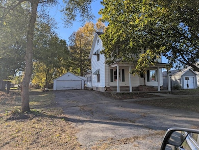 320 S 5th St, Sheldon, IL 60966 - photo 3