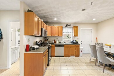 166 Union St unit 166, Lawrence, MA 01841 - photo 3