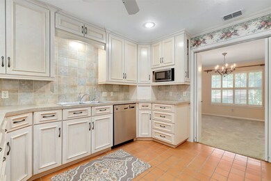 4103 Hollow Oak Dr, Euless, TX 76040 - photo 5