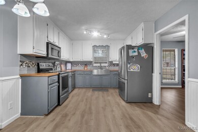 460 Spring Hollow Dr, Deatsville, AL 36022 - photo 2