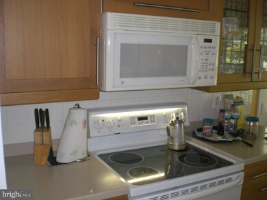 8517 Tysons Ct, Vienna, VA 22182 - photo 3