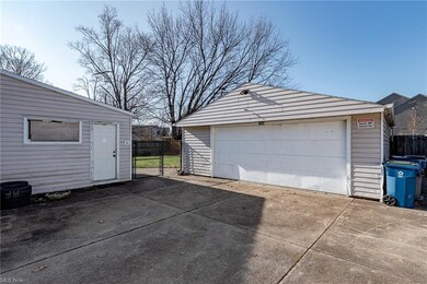 1298 Beech St, Willoughby, OH 44094 - photo 3