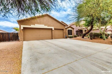 3 car garage/rv gate