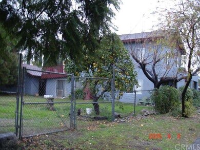 Side access with fruit tree