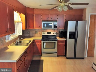 735 E Elm St, Palmyra, PA 17078 - photo 4