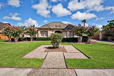 1104 Twin Oaks St, Friendswood, TX 77546 - photo 2