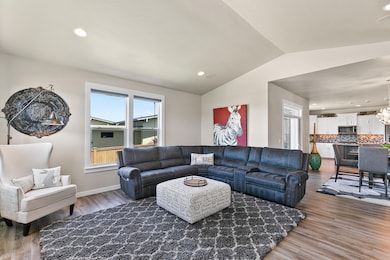 4667 SW Zenith Ave, Redmond, OR 97756 - photo 7