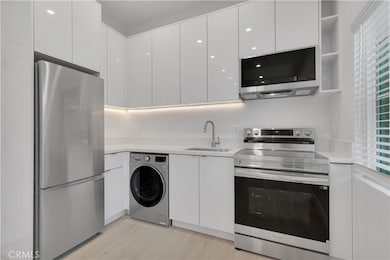 23806 Calvert St, Los Angeles, CA 91367 - photo 3