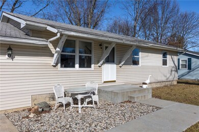 1002 Flame Ave, Effingham, IL 62401 - photo 7