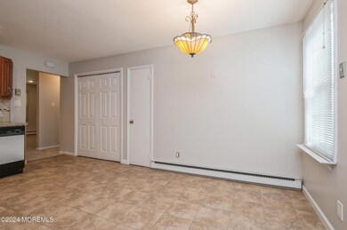 11_95HallsCroftRd_UnitE_359_BreakfastAre