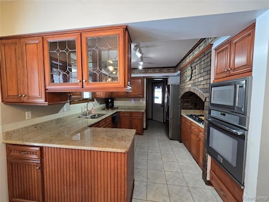 9770 Daleview Dr, South Lyon, MI 48178 - photo 7