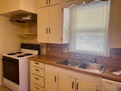 view of sink in kitchen