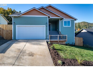 910 NE Leon Ave, Myrtle Creek, OR 97457 - photo 2