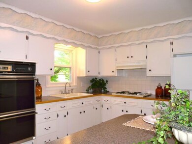 Kitchen, bright and sunny!