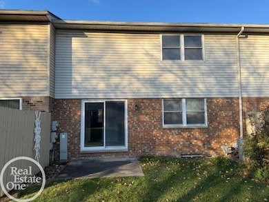 953 Kirts Blvd unit 28, Troy, MI 48084 - photo 2