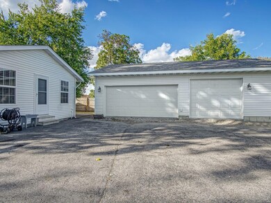 8901 Collinsville Rd, Collinsville, IL 62234 - photo 5