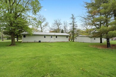 201 W Fillmore St, Philo, IL 61864 - photo 2
