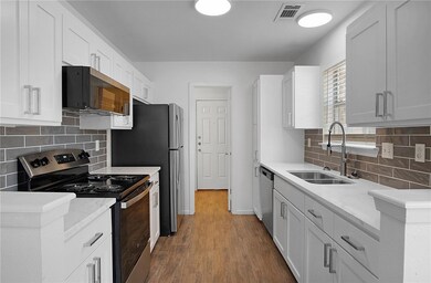 2528 Ashford Dr unit Upgraded, College Station, TX 77840 - photo 4