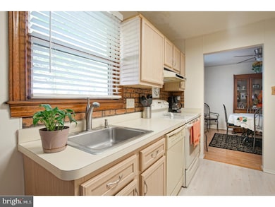 8025 Fenwick Ct, Pennsauken, NJ 08109 - photo 7