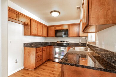 544 Village Dr unit E18, Central Point, OR 97502 - photo 6