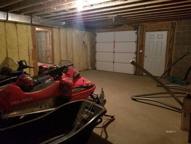 Large 533 SF Garage