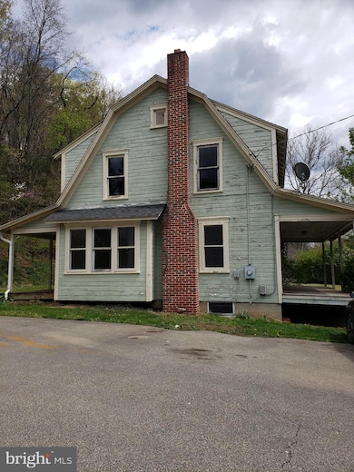 315 Martinsburg Rd, Berkeley Springs, WV 25411 - photo 4