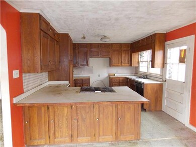 119 W Brooklyn St, Linden, TN 37096 - photo 4