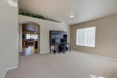 860 N Cholla St-2