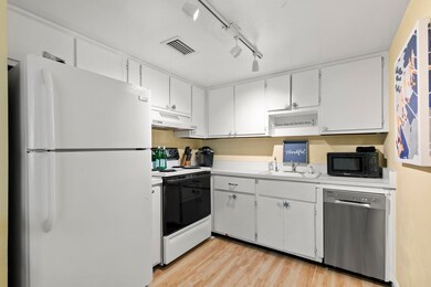 975 9th Ave S unit 8, Naples, FL 34102 - photo 4