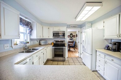 52 Hardy Rd, Londonderry, NH 03053 - photo 2