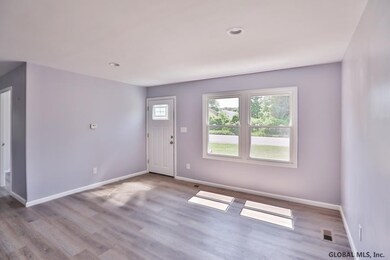 33 Winslow Dr, Schenectady, NY 12309 - photo 3