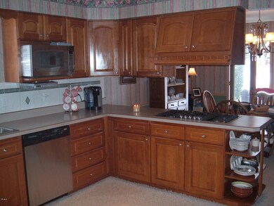 814 E Strawberry Hill 006