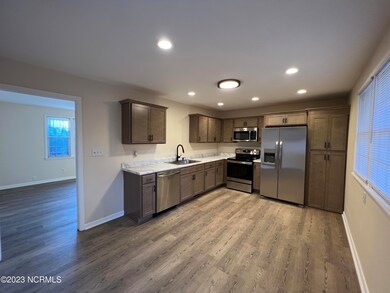 612 Aztee Rd, Jacksonville, NC 28540 - photo 2