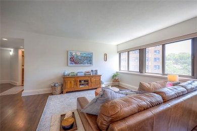 Winston Churchill Condominiums unit 404, Kansas City, MO 64112 - photo 7