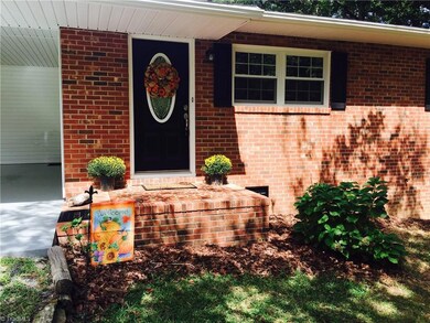 427 Hawthorne Dr, Asheboro, NC 27205 - photo 2