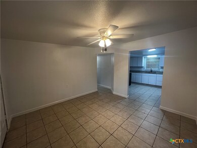 1013 Hackberry St unit B, San Marcos, TX 78666 - photo 2