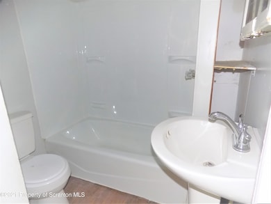 21 W Noble St, Nanticoke, PA 18634 - photo 5