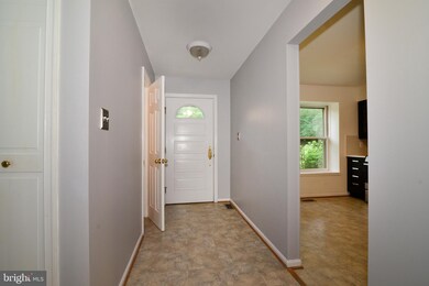 11539 Pine Cone Ct, Reston, VA 20191 - photo 3