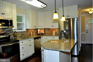 1206 Hunter Rd, Pasadena, MD 21122 - photo 5