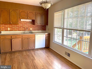 5009 Portsmouth Rd, Fairfax, VA 22032 - photo 5