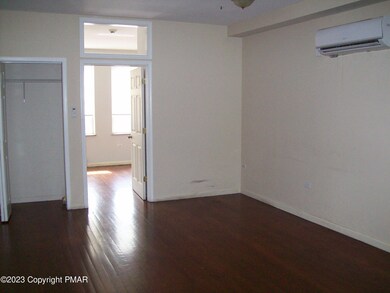 632 Main St unit . 2F, Stroudsburg, PA 18360 - photo 4