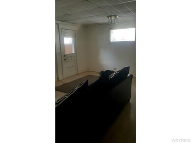 Living Room. RIGHT SIDE