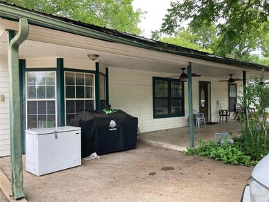 512 W Lone Star Ave, Cleburne, TX 76033 - photo 4