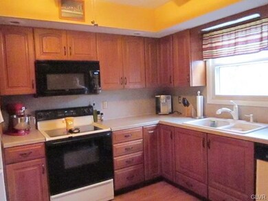 3363 S 2nd St, Whitehall, PA 18052 - photo 6