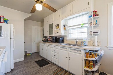 3718 C Ave NE, Cedar Rapids, IA 52402 - photo 6