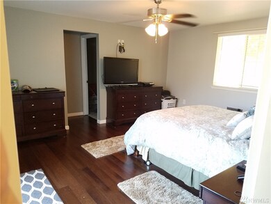 15607 Happy Ln SE unit D, Yelm, WA 98597 - photo 4