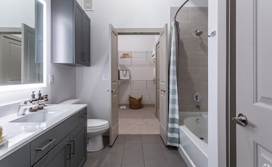 Double sinks, LED backlit mirror, tub/shower combi